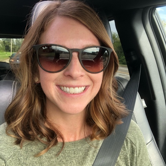 Meet your Posher, Sarah - Picture 1 of 1